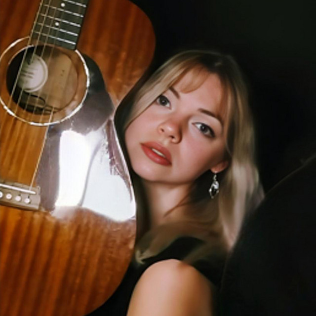 Lara Louise profile image